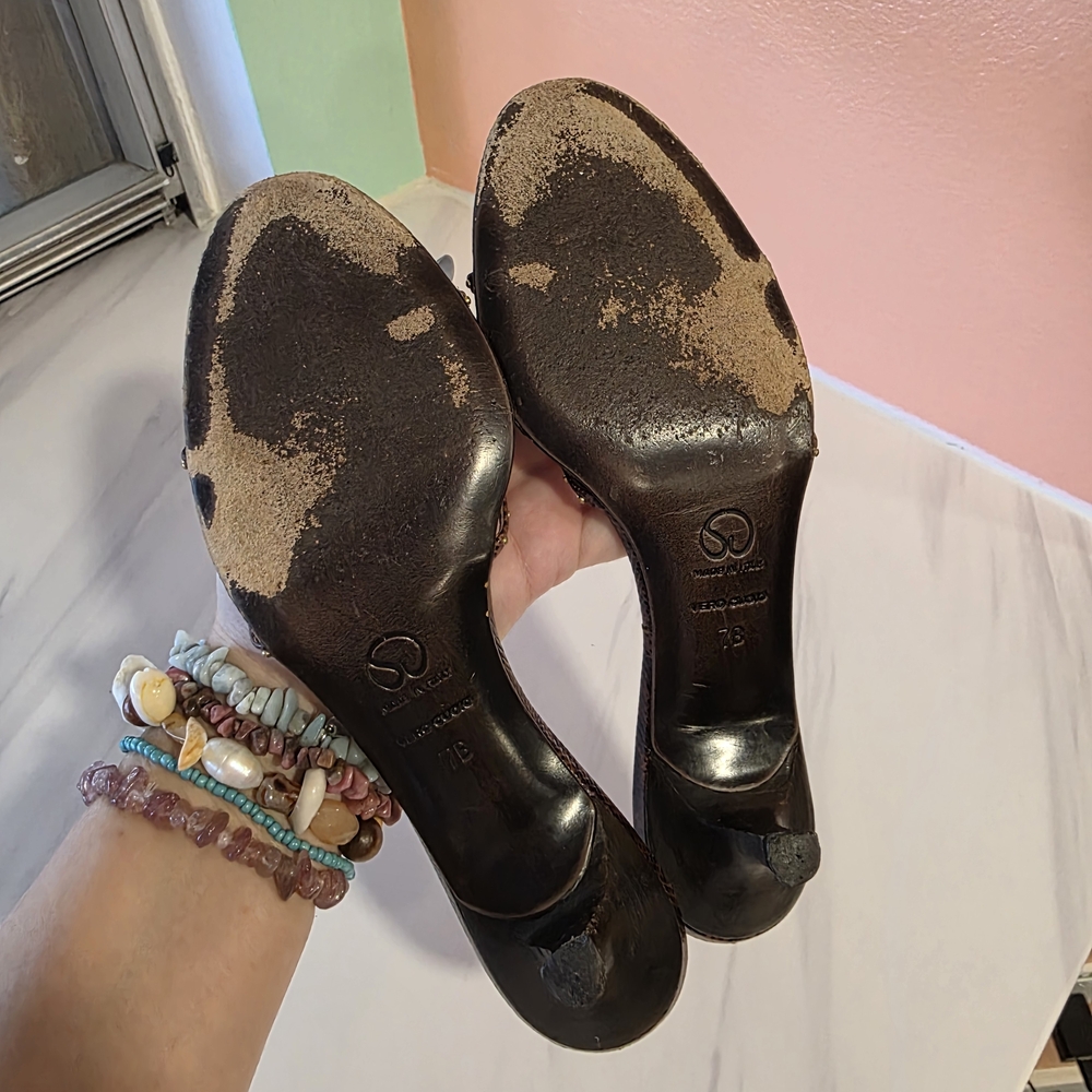 St. John Brown Kitten Heels 7 Italian Snakeskin Patterned Studded Brown Sandals - Picture 9 of 16